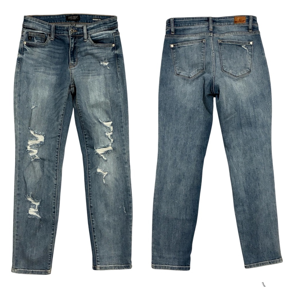 Judy Blue Jeans Women’s 1/25 Light Blue Boyfriend Fit Distressed LIKE NEW